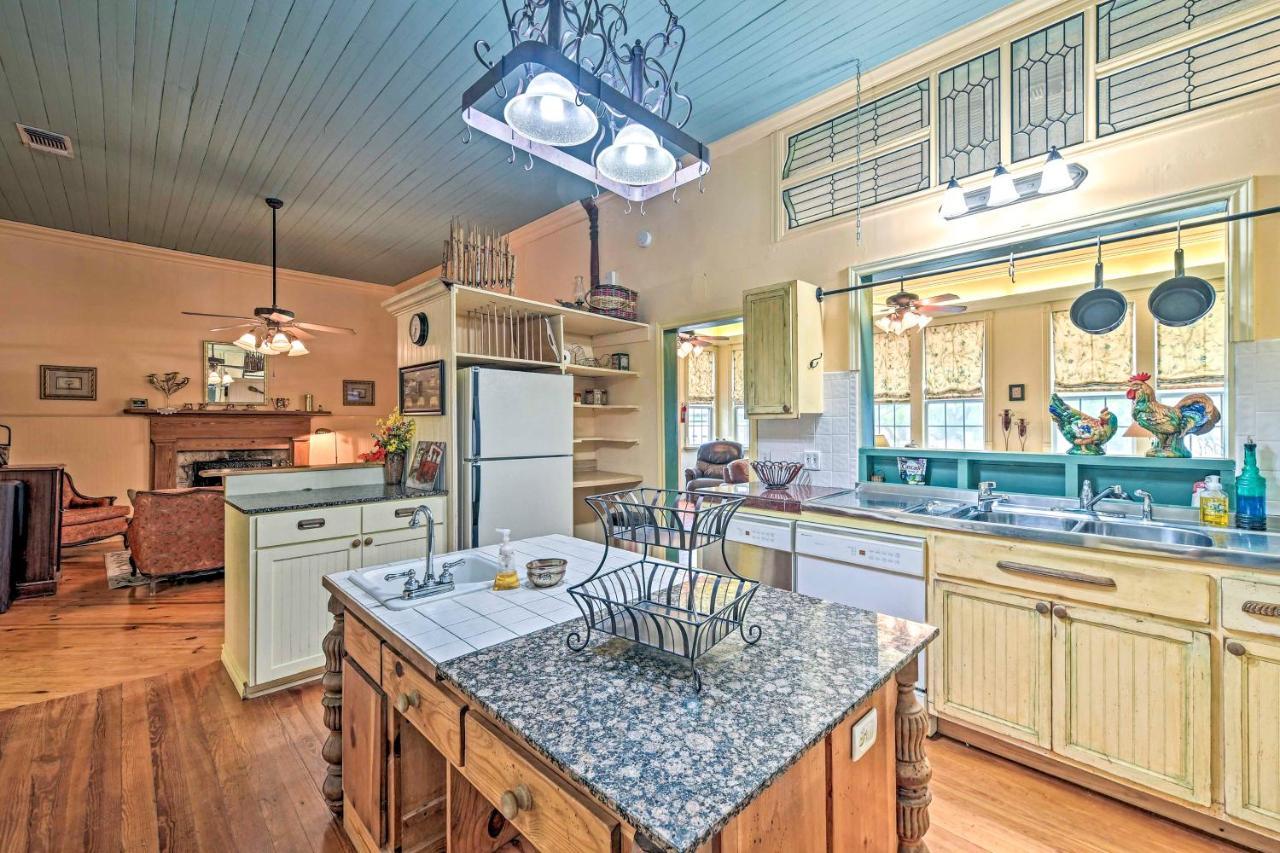 The Lilly House Historic Glen Rose Home With Porch! Exterior foto